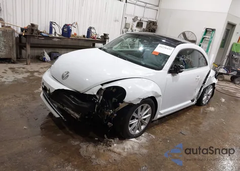 2018 Volkswagen Beetle 2.0T Se z USA, uszkodzony, nr VIN 3VWJD7AT3JM701024